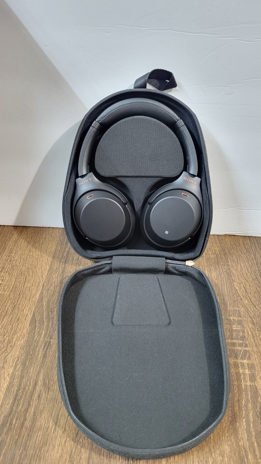 Sony WH-1000XM3 Wireless Noise Cancelling Headphones in Black-image