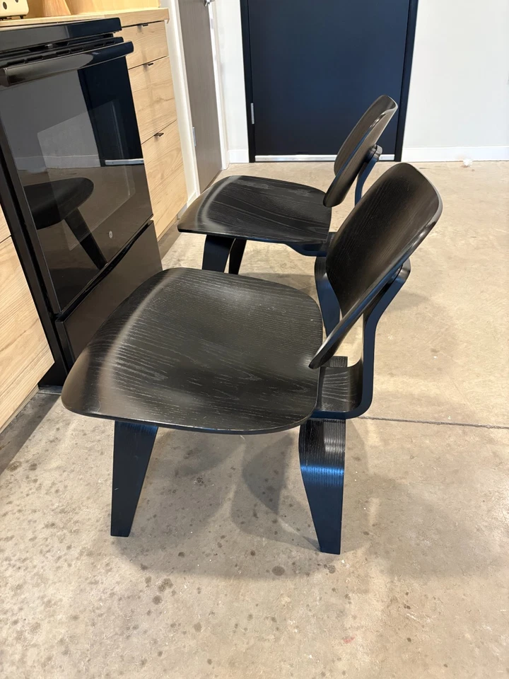 Cadeiras lounge de madeira compensada moldada Eames base (LCW) - Preto - Imagem 3 de 4