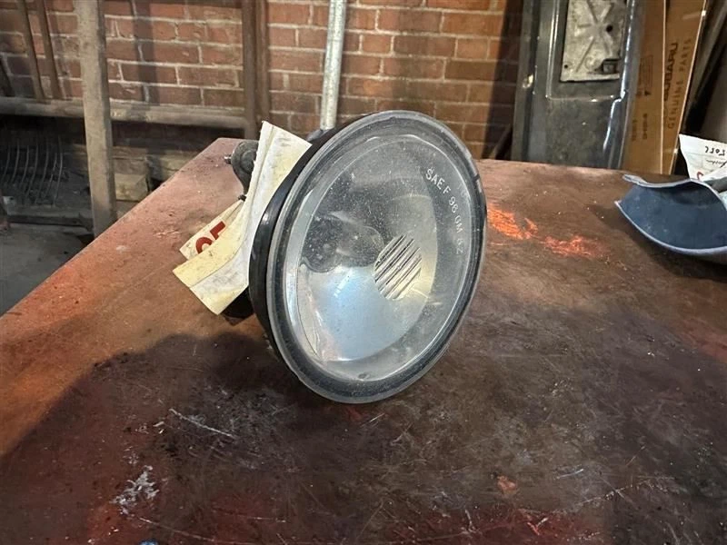 Corner/Park Light Fog-driving Bumper Mounted Fits 99-05 MONTANA 565955 - Image 2 of 2