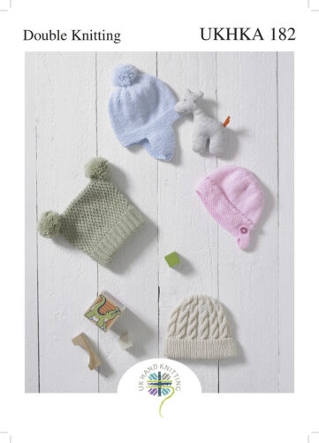 UKHKA 182 Cofano bambino, casco, cappello pull on e cappello borsa a T modello a maglia in DK - Foto 3 di 3