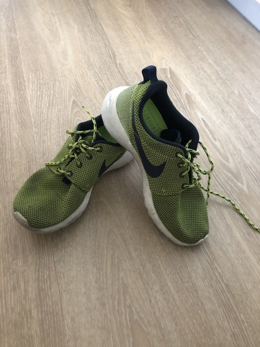 dark green tennis shoes womens