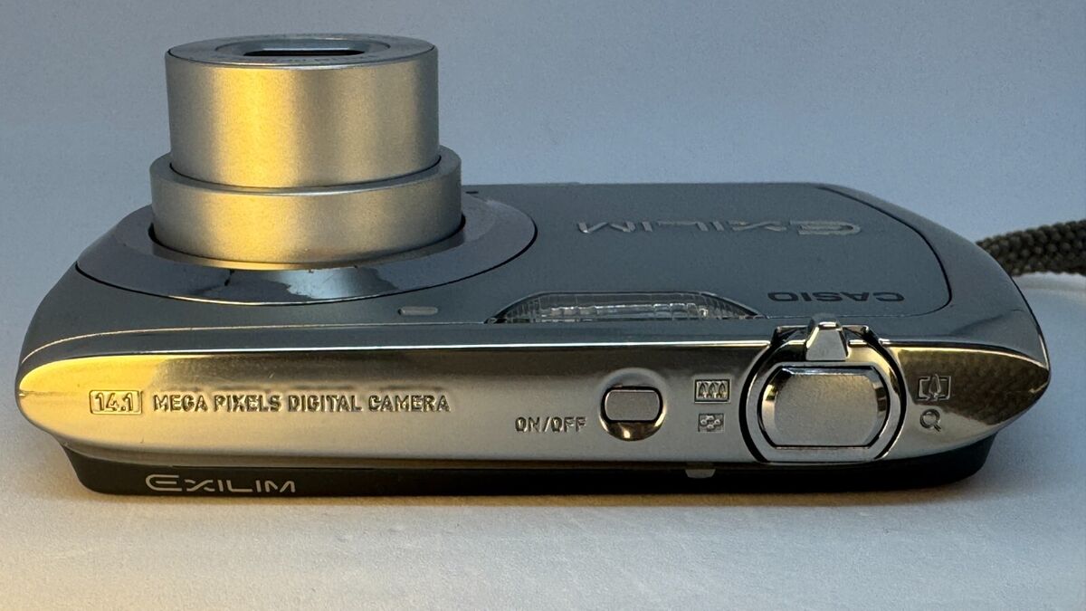 Casio EXILIM EX-Z370 compact digital camera silver English Casio EXILIM EX-Z370 compact digital camera silver English