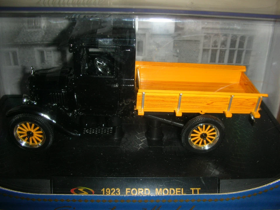 Signature Models 1923 Ford Model TT Truck - Die Cast - NIB (B 18) - Image 2 of 2