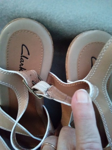 Clarks Women 8.5 M Tan Leather Wedge Heel Peep Toe Sandal 26069307 - Picture 9 of 14
