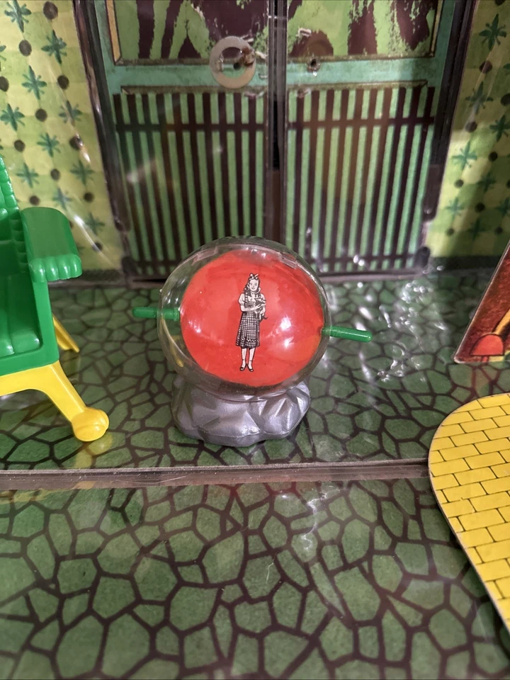 Vtg 1974 Mego Wizard Of Oz EMERALD CITY PLAYSET Complete Set W/ 7 Characters - Image 3 of 4