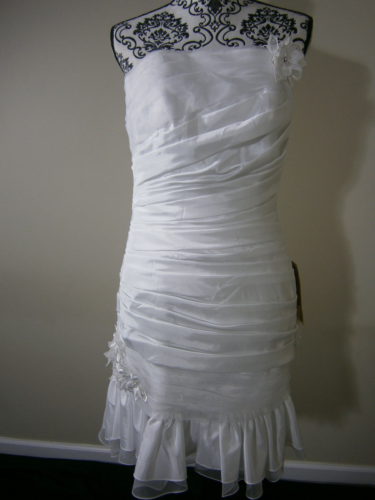 Perfektes Hochzeit Designer Kleid kurz weiß 10-12 gerissen Satin Organza 3D Blumen - Bild 1 von 10