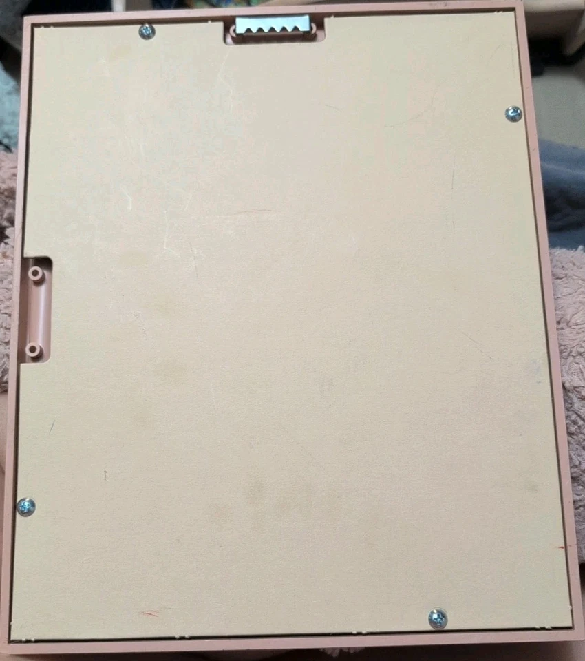 Arte infantil para bebé de piel marrón ALAN GRANT - Marco rosa y azul - Enmarcado profesionalmente Foto 3 de 4