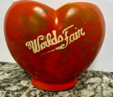 1939~NEW YORK WORLD’S FAIR~HEART-SHAPED~PORCELAIN VASE~EXCELLENT!~FREE SHIPPING!