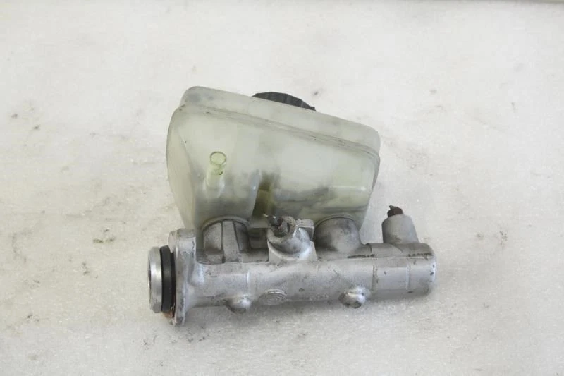 1999 LEXUS LS400 BRAKE MASTER CYLINDER WITH RESERVOIR - Image 3 of 4