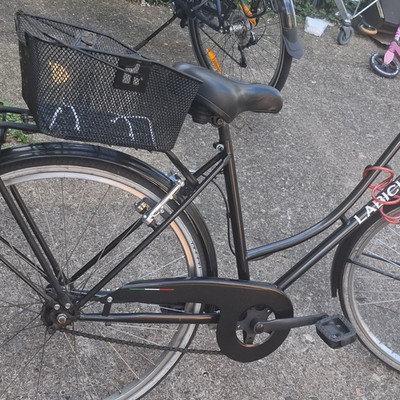 Viking City Bike Schwarz ohne Federung mit Fahrradkorb und Kettenschutz