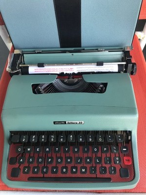 Serviced Vintage Olivetti Lettera-32 Manual Typewriter Refurbished by a Mechanic