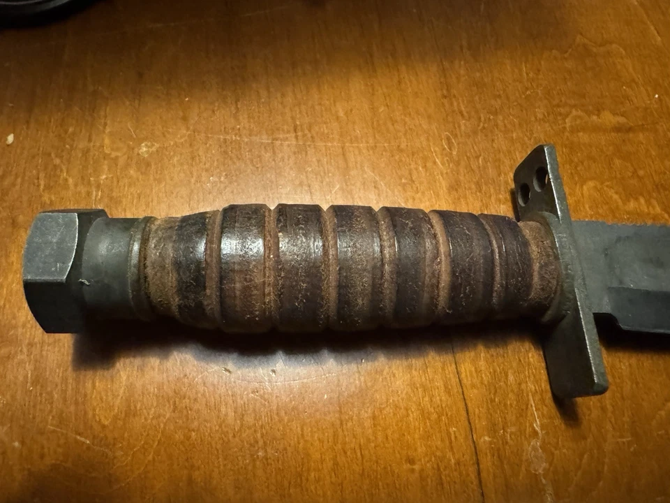 Vintage RARE Camillus 8-1979 Fixed Blade Fighting Knife. - Image 3 of 4