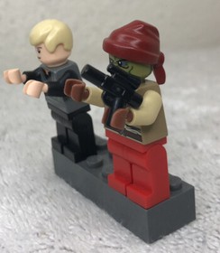 Lego Star Wars 9496 Minifigures Luke and Kithaba w/ Blaster | Desert Skiff