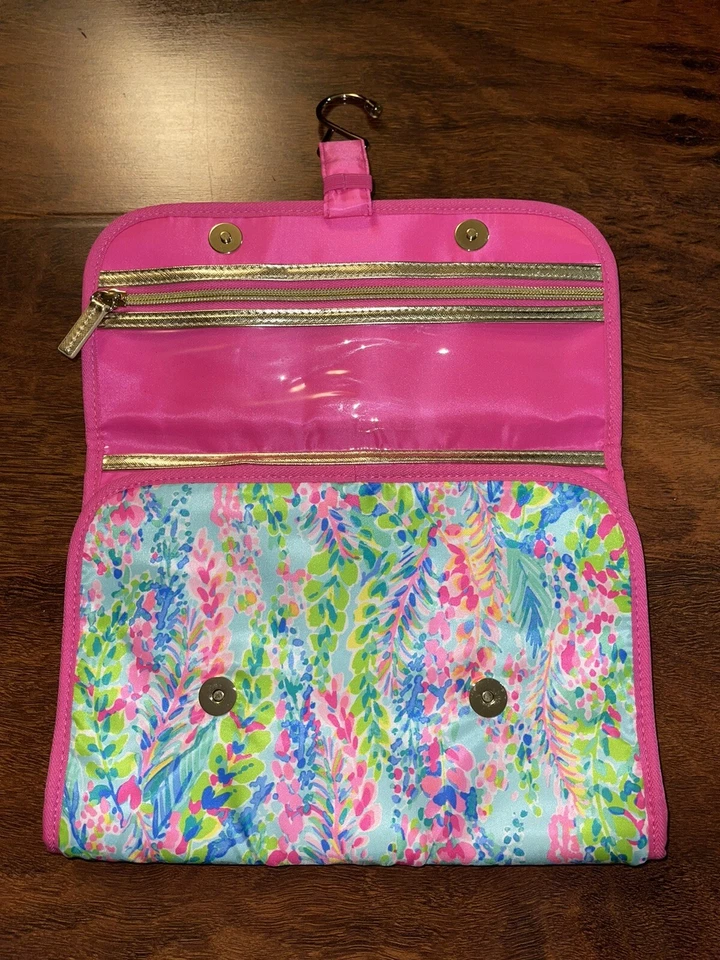 Lilly Pulitzer CATCH THE WAVE ORGANIZADOR COLGANTE COSMÉTICO DE VIAJE Estuche Plegable GWP Foto 3 de 4