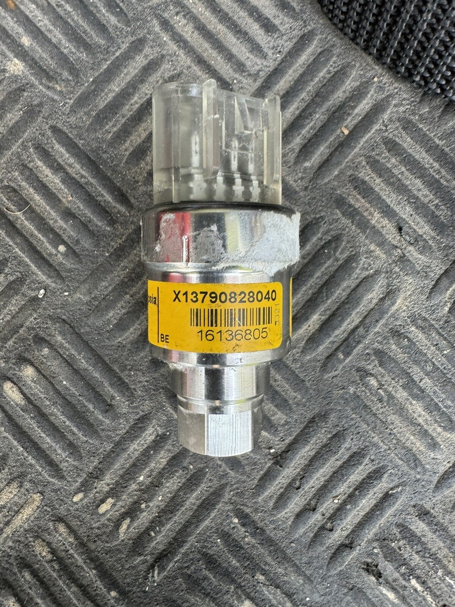 DANFOSS AKS 1008 Pressure Transmitter 0-700 PSIA 076G1005