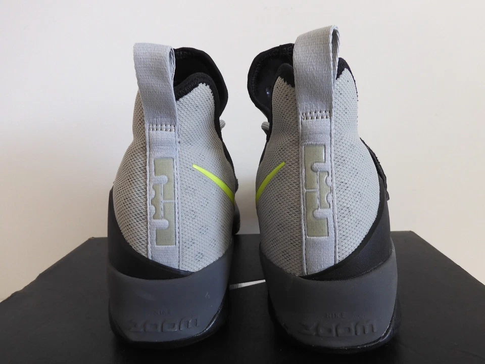 NIKE LEBRON XIV 14 ID AIR MAX 95 GRIS-NEGRO-VOLTIO TALLA 10 [926720-991] Foto 4 de 4