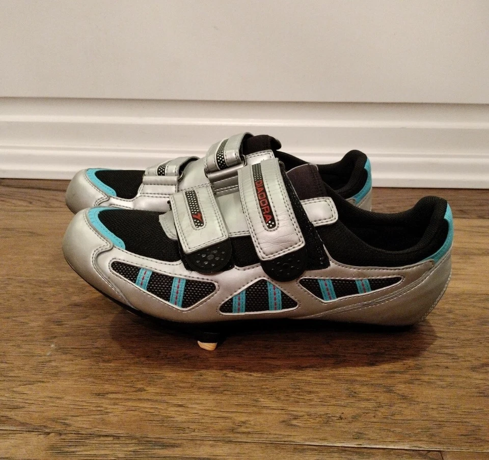 Zapatos de ciclismo de carretera/giro Diadora para mujer con tacos Shimano EE. UU. 10,5 UE 42,5 Foto 3 de 4