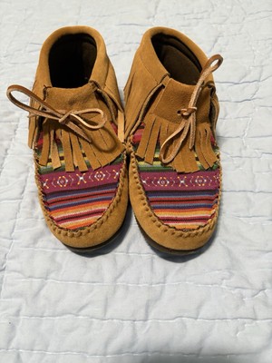 Lamo Fringe Moccasin Boots with Multicolor Pattern Size 5 Women's
