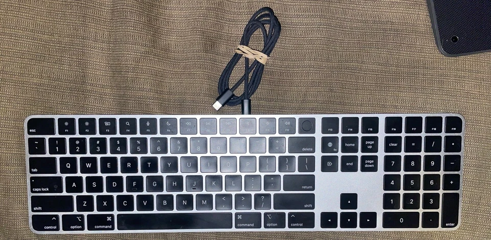 Apple Magic Keyboard A2520 Touch ID y teclado numérico para modelos Mac Foto 2 de 4