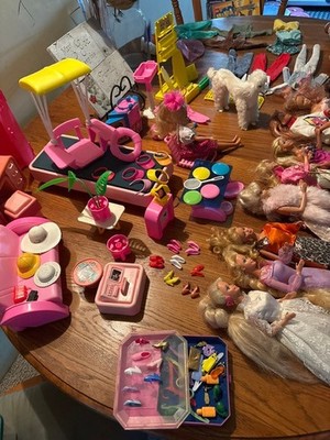 Large Lot of Vintage 80s 90s Barbie & Kens with Clothing/Accessories