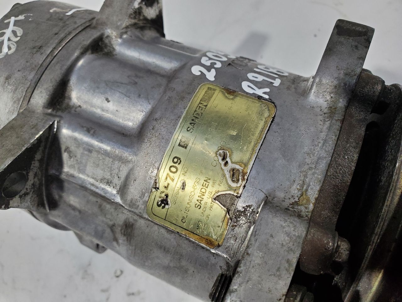 Bentley Turbo R 1991 Compressor with bracket
