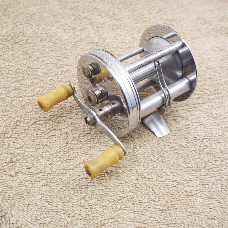 PFLUEGER TRUMP NO.1943 antique fishing reels vintage