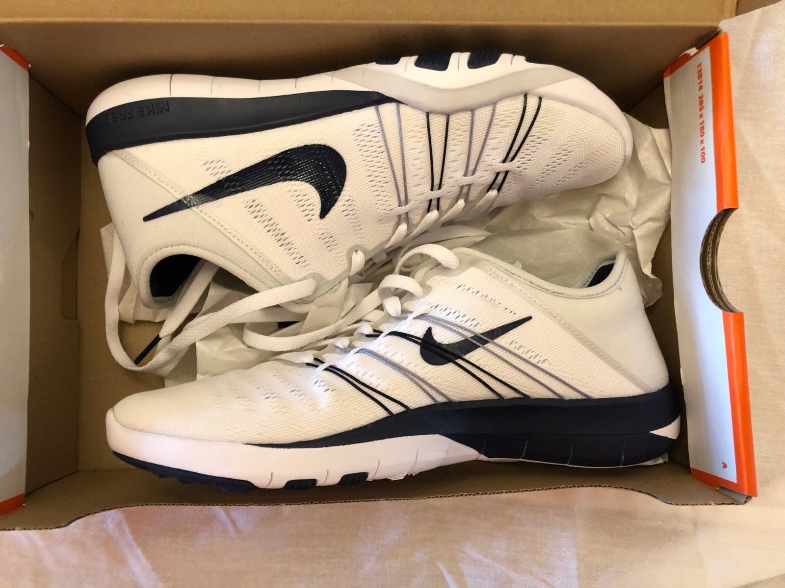 Nike donne è libero, allenatore di 833413-142 bianco / marina 6 dimensioni 6, 7 100 box Nike donne è libero, allenatore di 833413-142 bianco / marina 6 dimensioni 6, 7 100 box