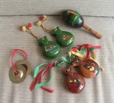 VINTAGE PERCUSSION INSTRUMENTS - BULL FIGHTING CASTANETS & MARACAS, MINI CYMBALS