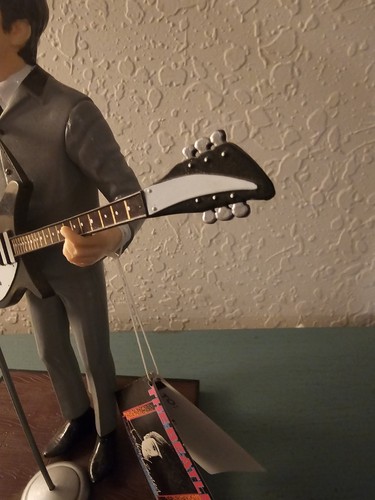 Vintage New/Old Stock Hamiliton Gifts John Lennon Figure W/Guitar, Mic &... - Picture 4 of 12
