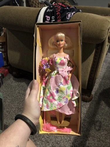 Vintage Spring Petals Barbie Doll - Avon Special Edition - Mattel 1996
