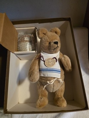 R. John Wright Dolls, Winnie the Pooh with Honey Pot #514/5000