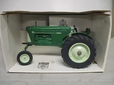 Oliver Model 880 Toy Tractor "1991 Collector Edition" 1/16 Scale, NIB