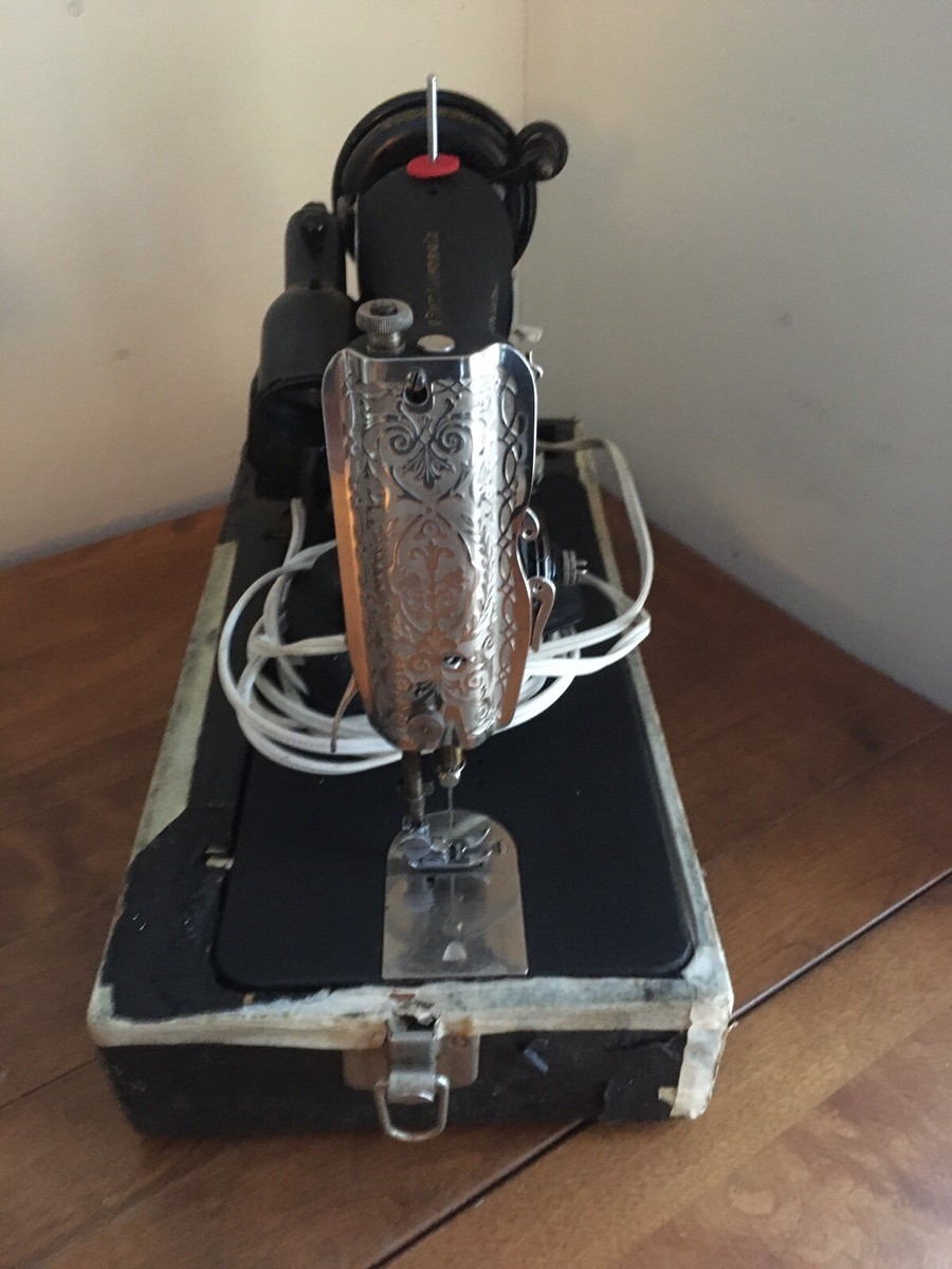 Vintage 1941 Crinkle Godzilla Singer Sewing Machine Model 66