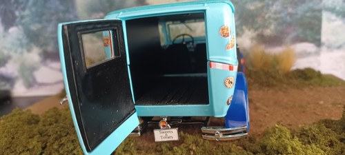 Danbury Mint 1931 Pillsbury Blue Ford Delivery van - Picture 5 of 10