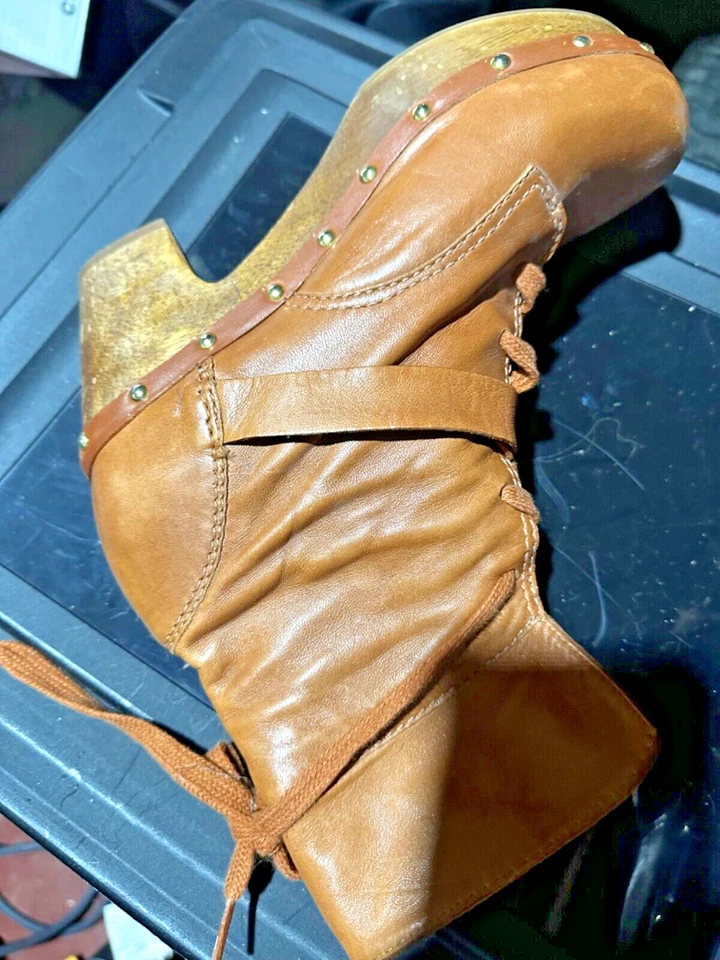 BOTINES JUICY COUTURE MARRÓN COÑAC CON TACHUELAS DE CUERO CON CORDONES 7  Foto 4 de 4