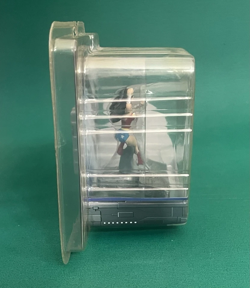 Vtg Wonder Woman Mini Figurine Statue Cold Cast Justice League Cartoon Network - Image 4 of 4