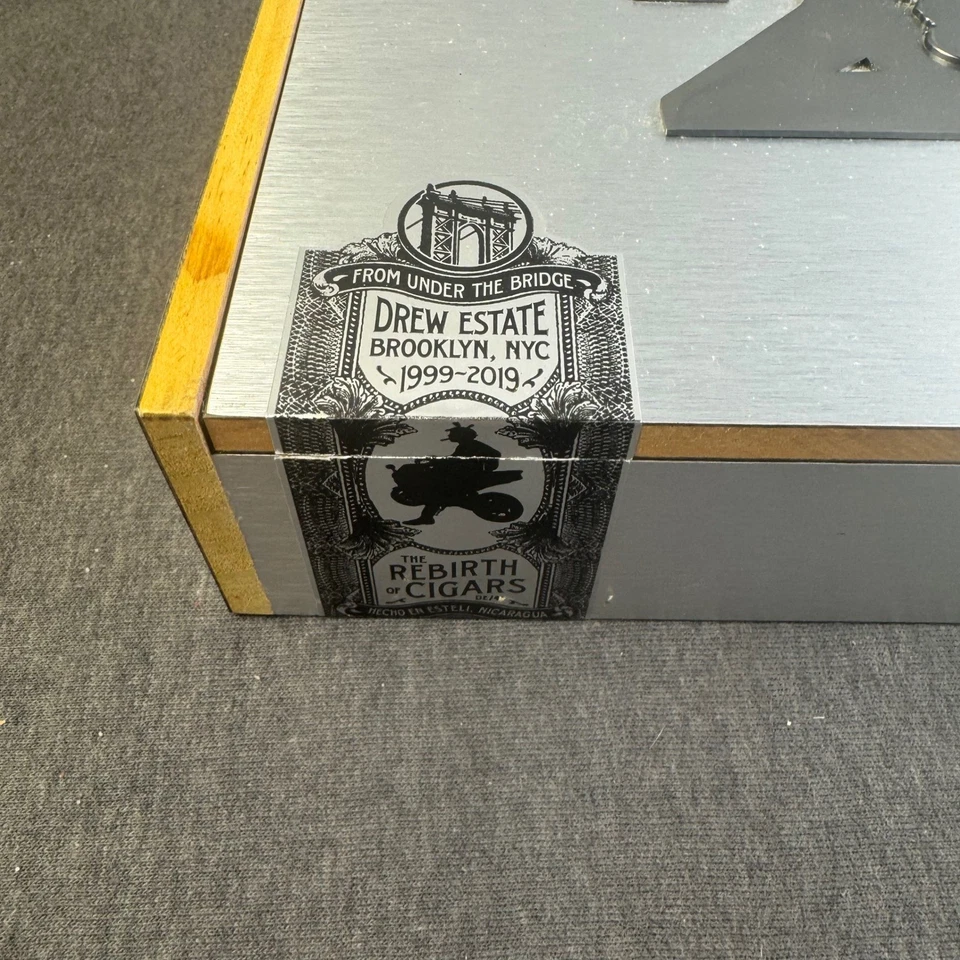 Drew Estate 20º Aniversário "O Renascimento dos Charutos" Humidor Box Brooklyn NYC - Imagem 2 de 4