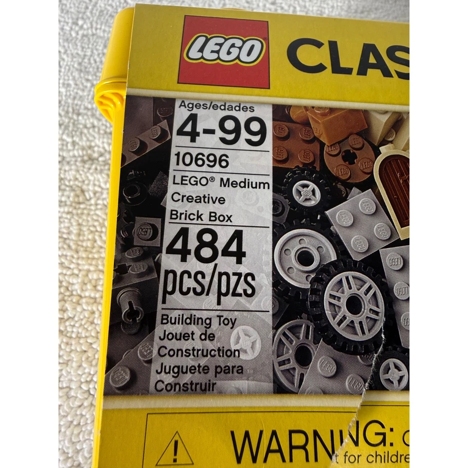 LEGO Classic Medium Creative Brick Box 10696 484 Pieces New in Package - Image 3 of 4