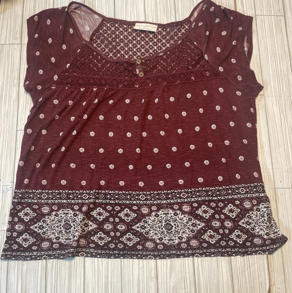 Bobbie Brooks 批量短袖上衣 M 码 蕾丝花卉钻石印花 轻便 — 第 2/4 张图片