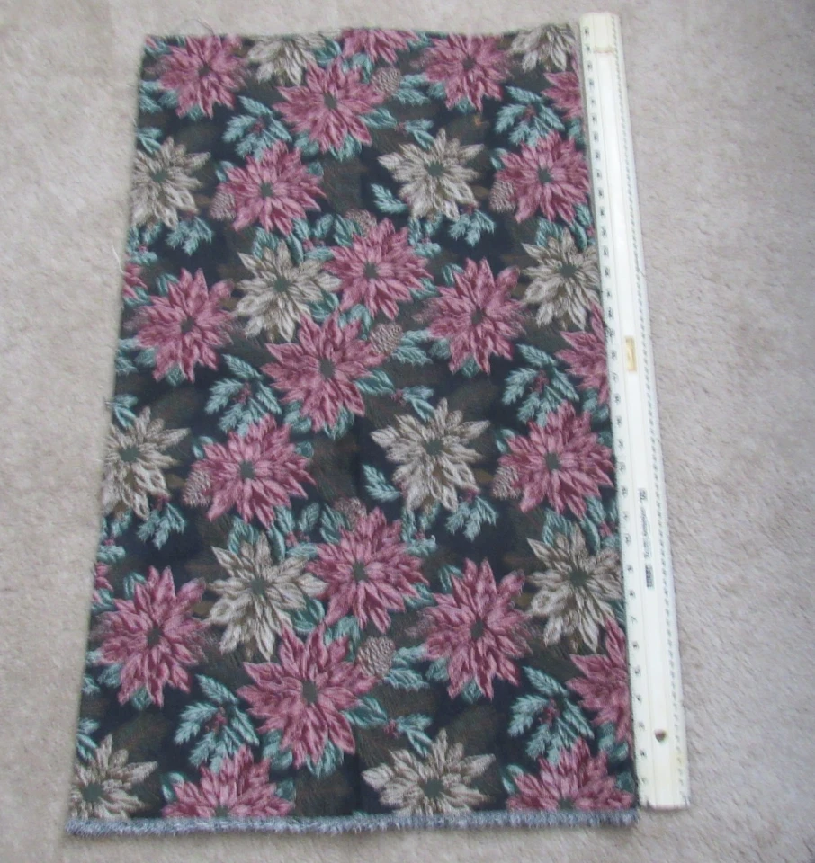 Poinsettia Christmas Tapestry - 2 1/4 yards x 34" - Image 2 of 3