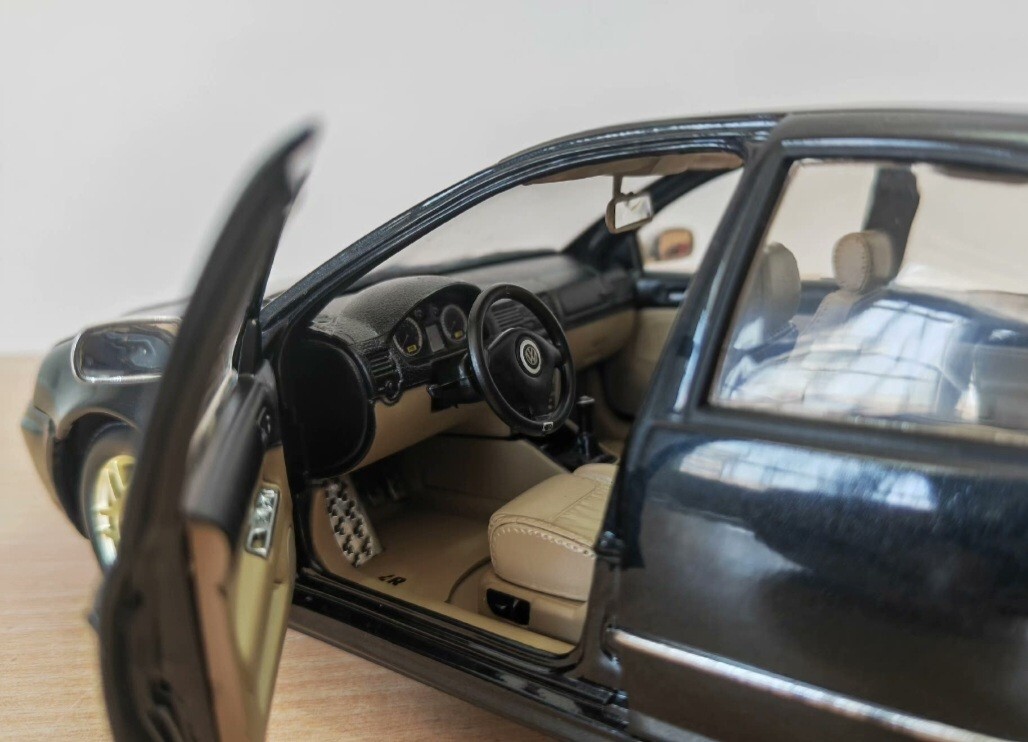 1/18 Volkswagen Bora R Line / Jetta China 2001 FAW VW Dealer