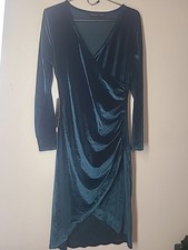 Azazie Women's Going For Glamour Dark Emerald Velvet Long Sleeve Midi Dress Sz M