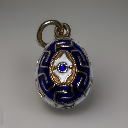 Charm uovo smaltato oro bianco blu 585 vintage 585 con disegno lancia meandro - Foto 3 di 4