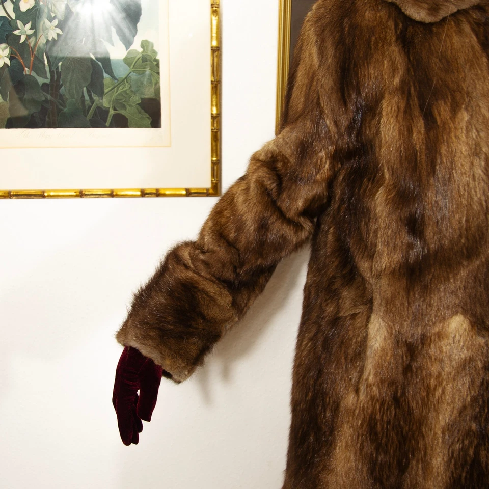 Vintage 1950s Brown Mink Fur Coat – Full-Length with Soft Collar Size UK 12 - Image 3 of 4