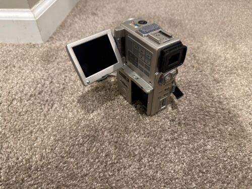 Sony DCR-PC1 HANDYCAM DIGITAL MiniDV Camcorder For Parts - Picture 3 of 4