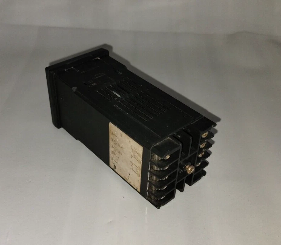 RKC REX-C100 REXC100 C100F02-V*CK-Z-140CC Digital Temperature Controller - Image 4 of 4