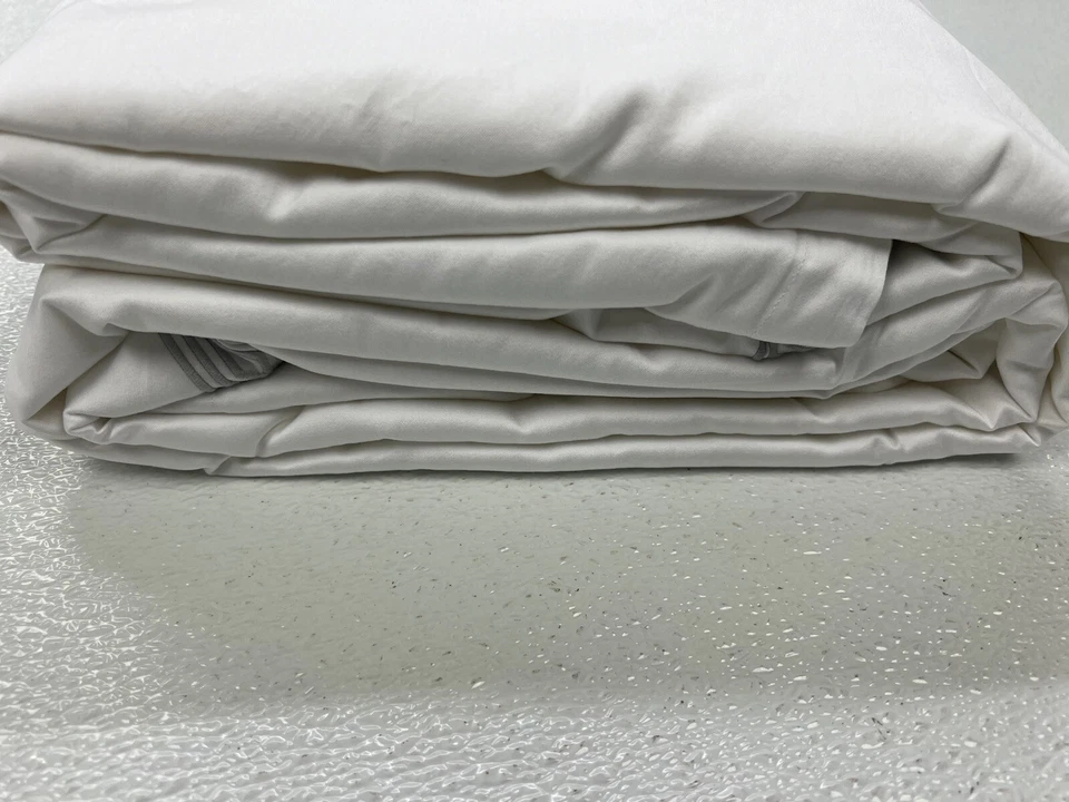 Hudson Park Collection Italian Linens Tivoli Jacquard King Duvet silver Preowned - Image 2 of 4