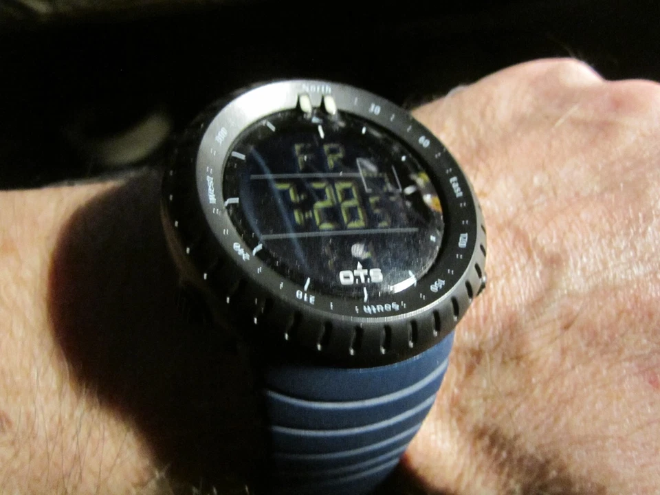 HOMBRE O.T.S. RELOJ DEPORTIVO T7005G SE ADAPTA HASTA MUÑECA 9" Foto 2 de 4