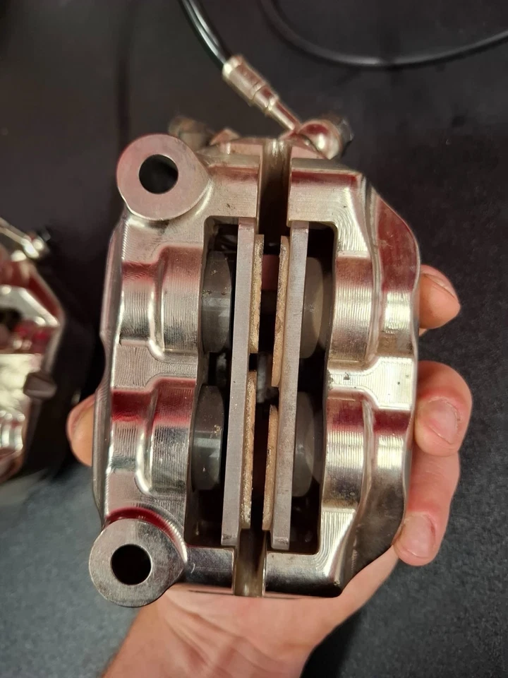 Brembo Racing Pinze radiali GP4 MS monoblocco interasse 100mm con pastiglie - Immagine 3 di 4