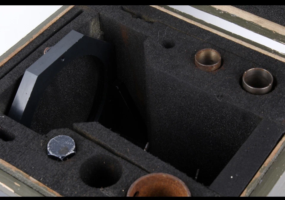 MILITARY BINOCULAR TEST EQUIPMENT - AN AVIMO ADAPTOR BINOCULAR COLLIMATOR L1A1. - Image 3 of 4